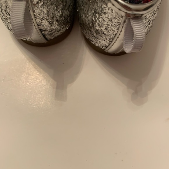 Faded Glory Girl’s Silver Dazzle Ballet Flat 2 - Picture 5 of 6